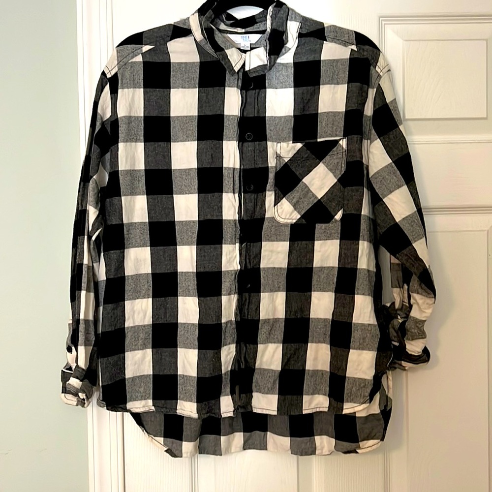 Time and Tru size large black and white plaid